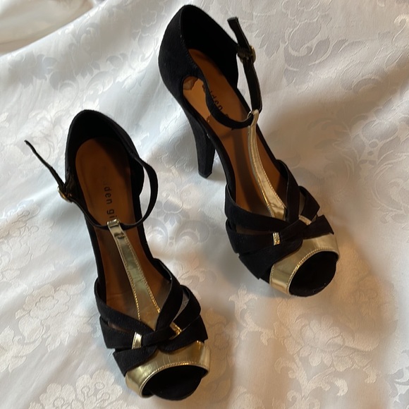 Madden girl black and gold platform open toe shelves with buckle strap Sz 8 - Picture 2 of 8